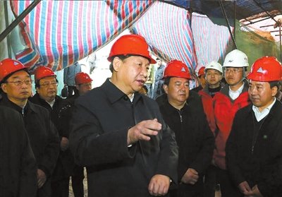 昨天，習(xí)近平在甘肅東鄉(xiāng)察看滑坡重建現(xiàn)場。新華社發(fā)
